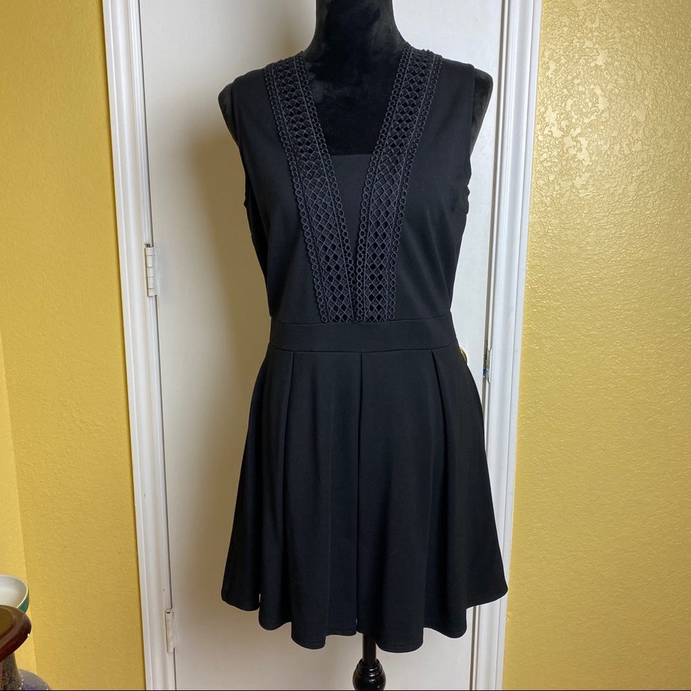 Gianni Bini Black Sleeveless Dress with v-neck M